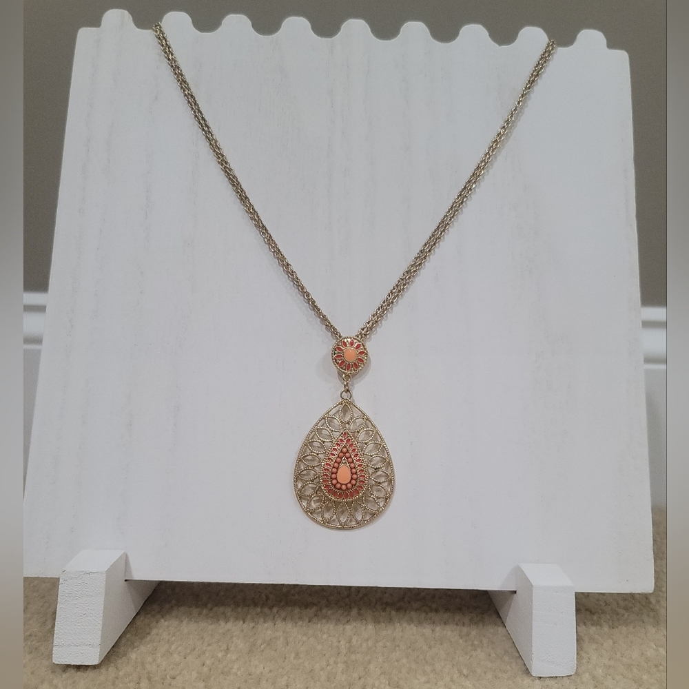 Beautiful 😍 double necklace with orange/salmon color pendent